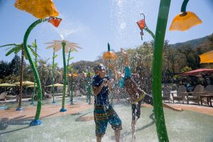 Kids getting wet at Water Oasis in Gilroy Gardens